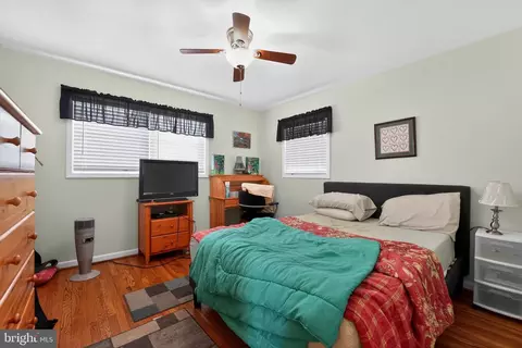 Bedroom - 119 Sandy Beach Dr, Pasadena, MD 21122 photo 3 of 3