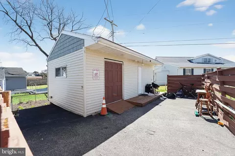 Exterior - 119 Sandy Beach Dr, Pasadena, MD 21122 photo 1 of 3