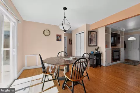 Dining - 119 Sandy Beach Dr, Pasadena, MD 21122 photo 1 of 3