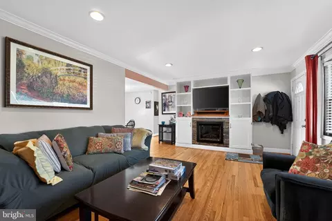 Living - 119 Sandy Beach Dr, Pasadena, MD 21122 photo 2 of 2