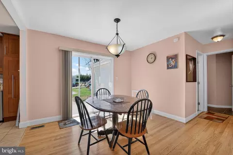 Dining - 119 Sandy Beach Dr, Pasadena, MD 21122 photo 3 of 3