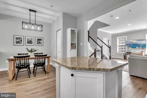 Entry Way - 2138 Millhaven Dr #138, Edgewater, MD 21037 photo 4 of 6