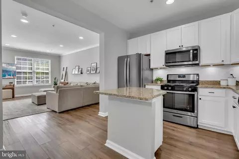 Kitchen - 2138 Millhaven Dr #138, Edgewater, MD 21037 photo 2 of 6