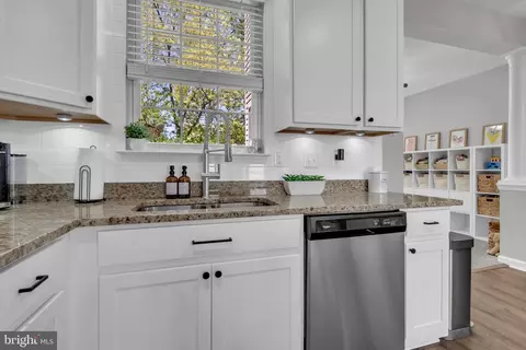 Kitchen - 2138 Millhaven Dr #138, Edgewater, MD 21037 photo 5 of 6
