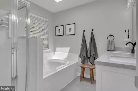 Bath - 2138 Millhaven Dr #138, Edgewater, MD 21037 photo 3 of 3