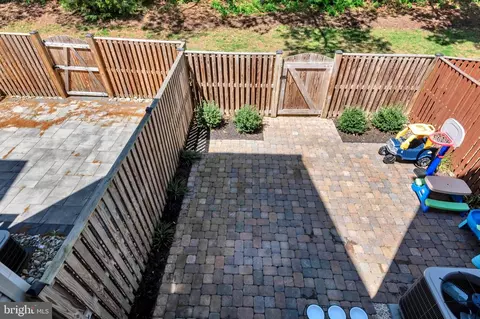 Exterior - 2138 Millhaven Dr #138, Edgewater, MD 21037 photo 3 of 11