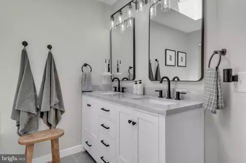 Bath - 2138 Millhaven Dr #138, Edgewater, MD 21037 photo 2 of 3