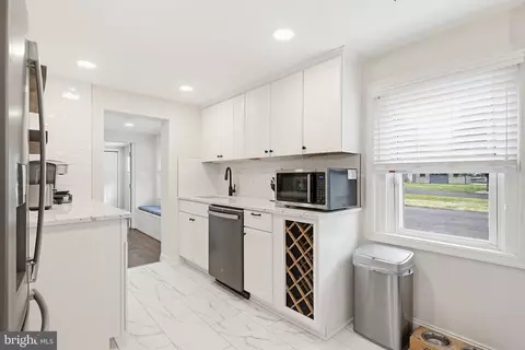 Kitchen - 2006 Poplar Ridge Rd, Pasadena, MD 21122 photo 3 of 3