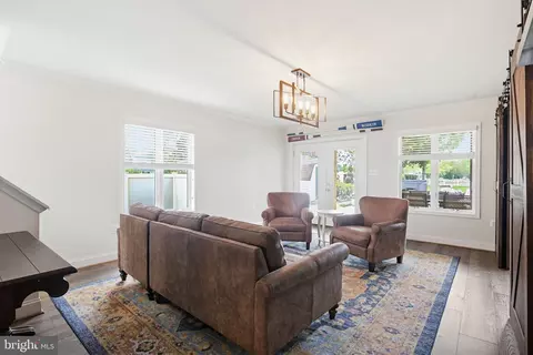 Living - 2006 Poplar Ridge Rd, Pasadena, MD 21122 photo 2 of 2