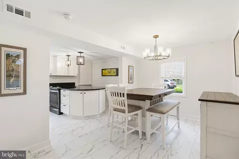 Dining - 2006 Poplar Ridge Rd, Pasadena, MD 21122 photo 2 of 3