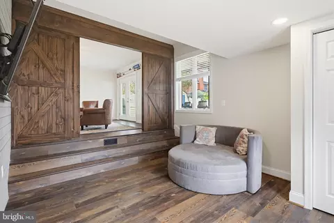 Entry Way - 2006 Poplar Ridge Rd, Pasadena, MD 21122 photo 1 of 3