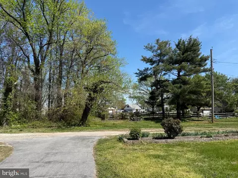 7620 1st St, Pasadena, MD 21122 photo 4