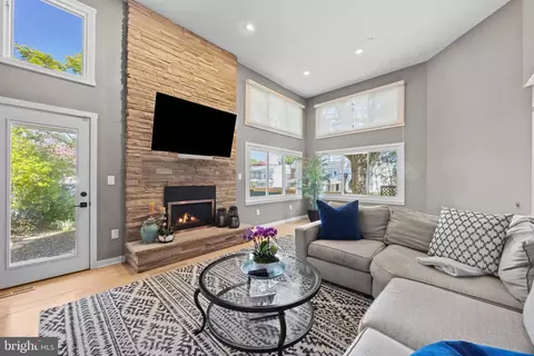 Living - 619 Second St, Annapolis, MD 21403 photo 1 of 1