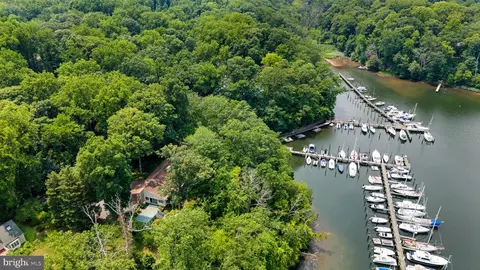 500 Sara Dr, Annapolis, MD 21401