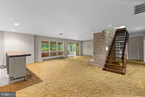 Living - 500 Sara Dr, Annapolis, MD 21401 photo 8 of 9