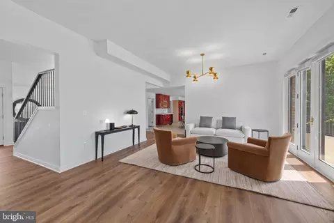 Living - 31 Shadow Point Ct, Edgewater, MD 21037 photo 2 of 3