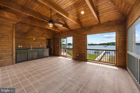 Exterior - 31 Shadow Point Ct, Edgewater, MD 21037 photo 6 of 8