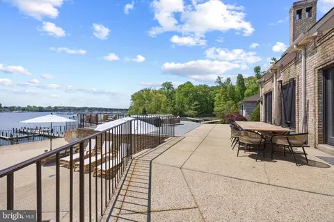 Exterior - 31 Shadow Point Ct, Edgewater, MD 21037 photo 3 of 8