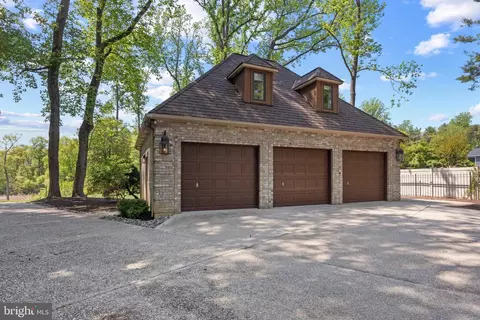 Exterior - 31 Shadow Point Ct, Edgewater, MD 21037 photo 5 of 8