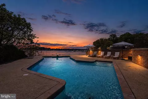 Exterior - 31 Shadow Point Ct, Edgewater, MD 21037 photo 2 of 8