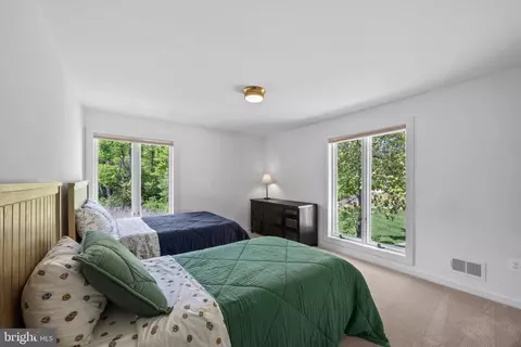 Bedroom - 31 Shadow Point Ct, Edgewater, MD 21037 photo 1 of 4