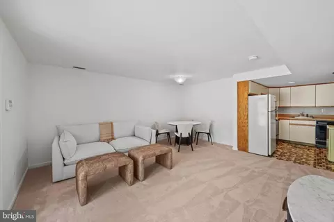 Living - 31 Shadow Point Ct, Edgewater, MD 21037 photo 3 of 3