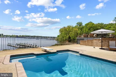 Exterior - 31 Shadow Point Ct, Edgewater, MD 21037 photo 7 of 8