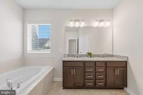 Bath - 7713 Cresap Ln, Hanover, MD 21076 photo 1 of 2