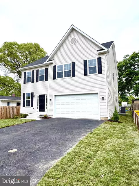 725 220th St, Pasadena, MD 21122