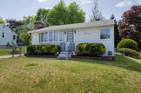 819 Bentwillow Dr, Glen Burnie, MD 21061