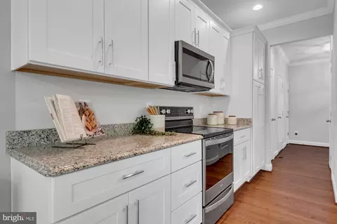 Entry Way - 505 Brewerton Ln, Edgewater, MD 21037 photo 2 of 12