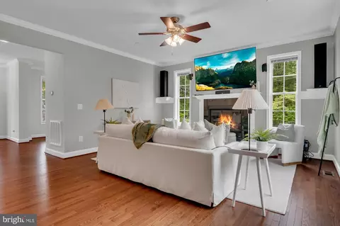 Living - 505 Brewerton Ln, Edgewater, MD 21037 photo 2 of 2