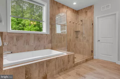 Bath - 505 Brewerton Ln, Edgewater, MD 21037 photo 2 of 3