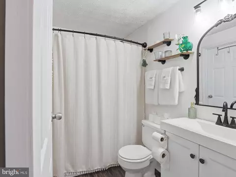 Bath - 3652 Seaford Ct, Pasadena, MD 21122 photo 2 of 3