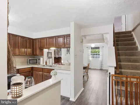 Entry Way - 3652 Seaford Ct, Pasadena, MD 21122 photo 2 of 3