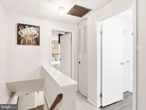 Entry Way - 3652 Seaford Ct, Pasadena, MD 21122 photo 3 of 3