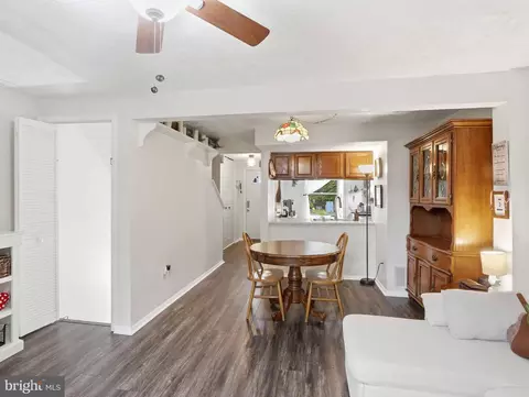 Entry Way - 3652 Seaford Ct, Pasadena, MD 21122 photo 1 of 3