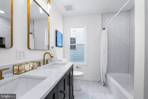 Bath - 131 Eastern Ave, Annapolis, MD 21403 photo 4 of 4