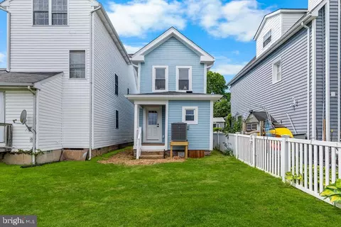 Exterior - 131 Eastern Ave, Annapolis, MD 21403 photo 3 of 8