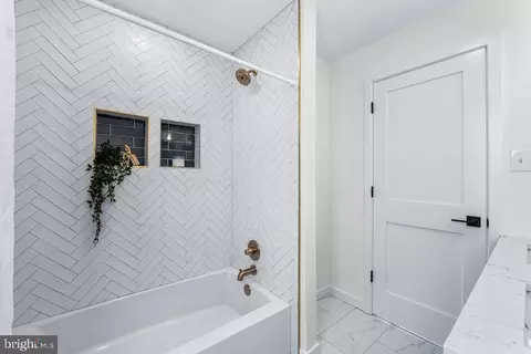 Bath - 131 Eastern Ave, Annapolis, MD 21403 photo 3 of 4