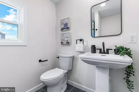 Bath - 131 Eastern Ave, Annapolis, MD 21403 photo 1 of 4