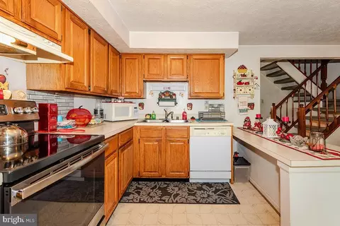 Kitchen - 8166 Hazy Dawn Ct, Pasadena, MD 21122 photo 4 of 4