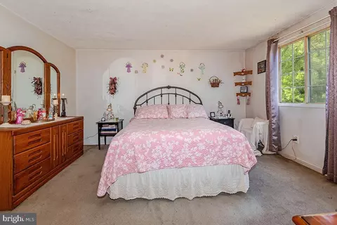 Bedroom - 8166 Hazy Dawn Ct, Pasadena, MD 21122 photo 2 of 8