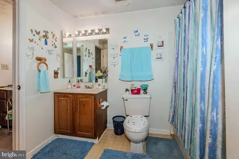 Bath - 8166 Hazy Dawn Ct, Pasadena, MD 21122 photo 1 of 3