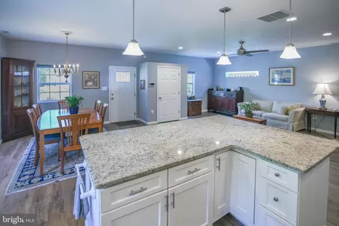 Entry Way - 8203 Forest Glen Dr, Pasadena, MD 21122 photo 2 of 4