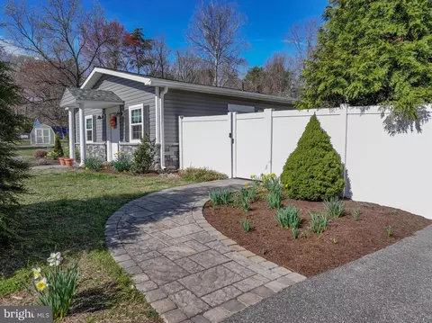 Exterior - 8203 Forest Glen Dr, Pasadena, MD 21122 photo 5 of 9