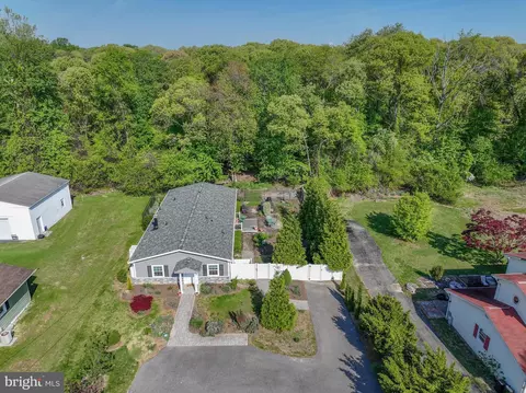 View/Area - 8203 Forest Glen Dr, Pasadena, MD 21122 photo 4 of 8