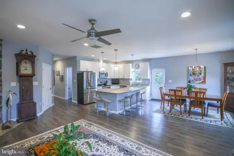 Entry Way - 8203 Forest Glen Dr, Pasadena, MD 21122 photo 1 of 4