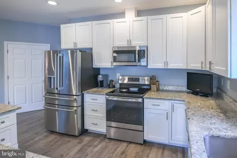 Kitchen - 8203 Forest Glen Dr, Pasadena, MD 21122 photo 4 of 5