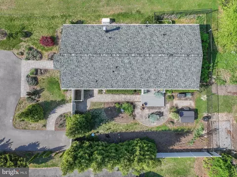 View/Area - 8203 Forest Glen Dr, Pasadena, MD 21122 photo 2 of 8